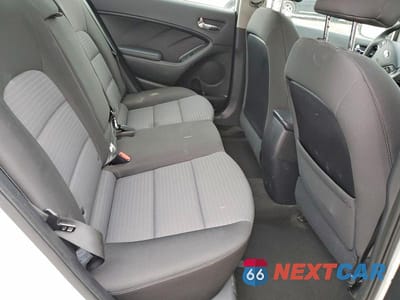 Zdjęcie 10 z 11 samochodu: 2016 KIA FORTE LX VIN:KNAFX4A62G5535910 - miniatura