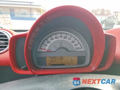 Zdjęcie 9 z 13 samochodu: 2011 SMART FORTWO PURE VIN:WMEEJ3BA9BK443122 - miniatura