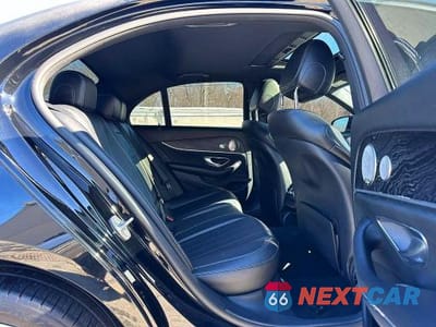 Zdjęcie 9 z 10 samochodu: 2017 MERCEDES-BENZ E 300 4MATIC VIN:WDDZF4KB6HA024228 - miniatura