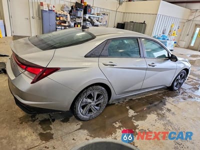 Trzecie zdjęcie samochodu z tyłu: 2023 HYUNDAI ELANTRA SEL VIN:5NPLM4AG9PH100552 - miniatura