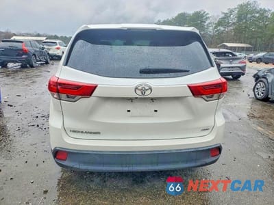Zdjęcie 6 z 12 samochodu: 2017 TOYOTA HIGHLANDER LE VIN:5TDBZRFH7HS365560 - miniatura
