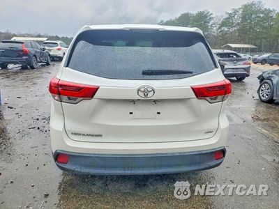 Zdjęcie 6 z 13 samochodu: 2017 TOYOTA HIGHLANDER LE VIN:5TDBZRFH7HS365560 - miniatura