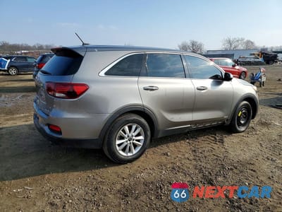 Trzecie zdjęcie samochodu z tyłu: 2019 KIA SORENTO LX VIN:5XYPGDA52KG530365 - miniatura