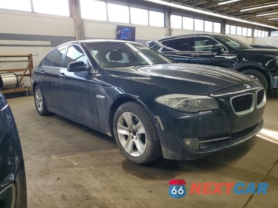 Czwarte zdjęcie samochodu z boku: 2013 BMW 528 XI VIN:WBAXH5C50DDW14022 - miniatura