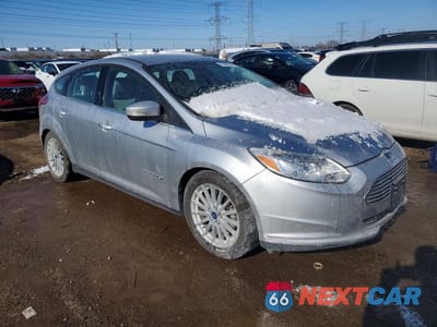 Czwarte zdjęcie samochodu z boku: 2017 FORD FOCUS BEV VIN:1FADP3R4XHL277789 - miniatura