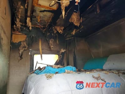 Piąte zdjęcie samochodu w środku: 2021 JAYCO CAMPER VIN:1UJBJ0BR1M1TD0405 - miniatura