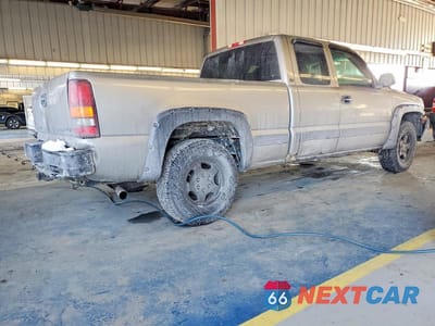 Trzecie zdjęcie samochodu z tyłu: 2001 CHEVROLET SILVERADO K1500 VIN:1GCEK19T51E117662 - miniatura