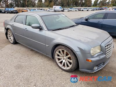 Czwarte zdjęcie samochodu z boku: 2006 CHRYSLER 300C SRT-8 VIN:2C3KA73W56H330692 - miniatura