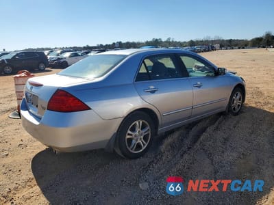 Trzecie zdjęcie samochodu z tyłu: 2006 HONDA ACCORD SE VIN:1HGCM56316A126596 - miniatura