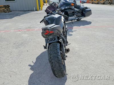 Czwarte zdjęcie samochodu z boku: 2020 KAWASAKI ZX636 K VIN:JKBZXJH1XLA006141 - miniatura