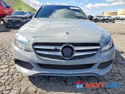 Piąte zdjęcie samochodu w środku: 2018 MERCEDES-BENZ C 300 VIN:55SWF4JB3JU263844 - miniatura