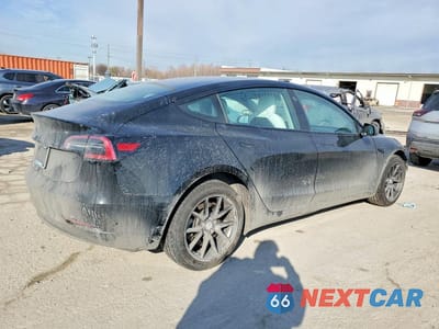 Trzecie zdjęcie samochodu z tyłu: 2021 TESLA MODEL 3 VIN:5YJ3E1EA8MF987346 - miniatura