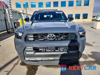 Piąte zdjęcie samochodu w środku: 2025 TOYOTA 4RUNNER TRD OFF-ROAD HV VIN:JTEVB5BR7S5006596 - miniatura
