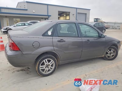 Trzecie zdjęcie samochodu z tyłu: 2007 FORD FOCUS VIN:1FAFP34N37W101060 - miniatura