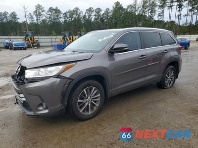 2017 TOYOTA HIGHLANDER XLE 5TDJZRFH4HS455230 - główne zdjęcie licytacji z USA - miniatura