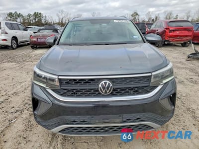 Piąte zdjęcie samochodu w środku: 2022 VOLKSWAGEN TAOS SE VIN:3VVTX7B25NM071359 - miniatura