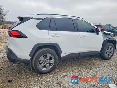 Trzecie zdjęcie samochodu z tyłu: 2025 TOYOTA RAV4 XLE VIN:4T3RWRFV3SU199881 - miniatura