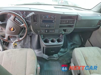Zdjęcie 8 z 13 samochodu: 2020 CHEVROLET EXPRESS G2500 VIN:1GCWGBFG7L1151616 - miniatura