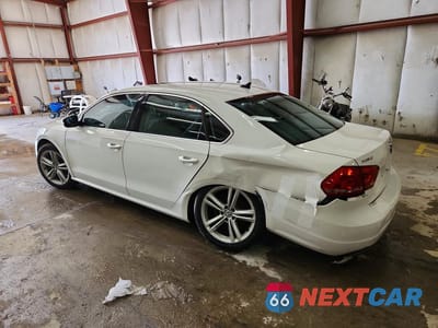 Drugie zdjęcie samochodu z przodu: 2015 VOLKSWAGEN PASSAT SE VIN:1VWBV7A38FC021128 - miniatura