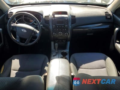 Zdjęcie 8 z 13 samochodu: 2012 KIA SORENTO LX VIN:5XYKTDA29CG244865 - miniatura