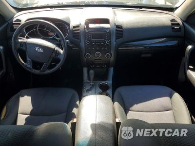 Zdjęcie 8 z 13 samochodu: 2012 KIA SORENTO LX VIN:5XYKTDA29CG244865 - miniatura