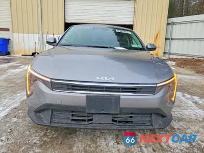 Piąte zdjęcie samochodu w środku: 2025 KIA K4 LXS VIN:3KPFT4DE1SE065304 - miniatura