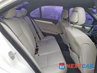 Zdjęcie 10 z 12 samochodu: 2013 MERCEDES-BENZ C 250 VIN:WDDGF4HBXDR245518 - miniatura