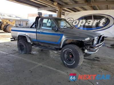 Czwarte zdjęcie samochodu z boku: 1988 TOYOTA PICKUP BASE VIN:JT4RN63A1J0226887 - miniatura