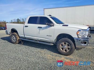 Czwarte zdjęcie samochodu z boku: 2024 RAM 2500 BIG HORN VIN:3C6UR5DJ4RG211273 - miniatura