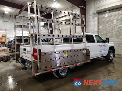 Trzecie zdjęcie samochodu z tyłu: 2018 GMC SIERRA K2500 SLE VIN:1GT12SEG7JF216751 - miniatura