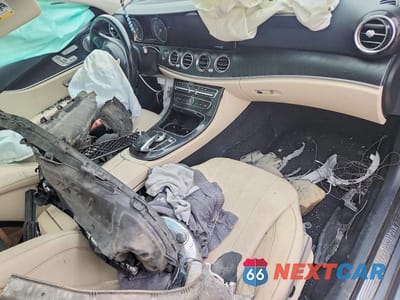 Zdjęcie 8 z 12 samochodu: 2017 MERCEDES-BENZ E 300 4MATIC VIN:WDDZF4KB9HA118863 - miniatura