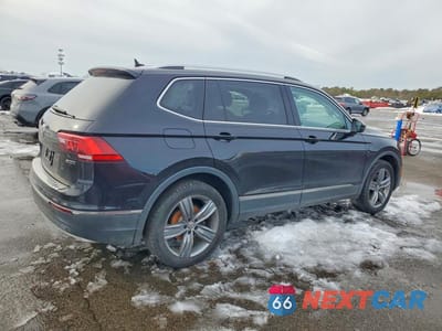 Trzecie zdjęcie samochodu z tyłu: 2020 VOLKSWAGEN TIGUAN SE VIN:3VV2B7AX5LM153905 - miniatura