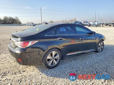 Trzecie zdjęcie samochodu z tyłu: 2012 HYUNDAI SONATA HYBRID BASE VIN:KMHEC4A43CA040816 - miniatura