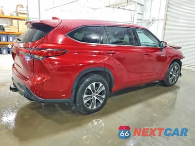 Trzecie zdjęcie samochodu z tyłu: 2021 TOYOTA HIGHLANDER HYBRID XLE VIN:5TDGBRCH4MS515780 - miniatura