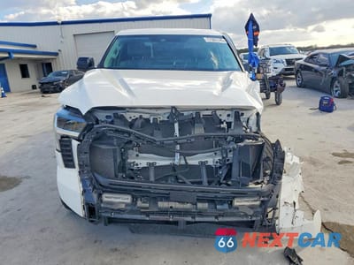 Piąte zdjęcie samochodu w środku: 2024 TOYOTA TUNDRA CREWMAX SR VIN:5TFLA5AB5RX034897 - miniatura