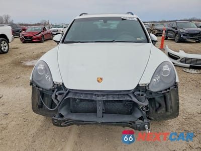 Piąte zdjęcie samochodu w środku: 2013 PORSCHE CAYENNE GTS VIN:WP1AD2A25DLA71668 - miniatura