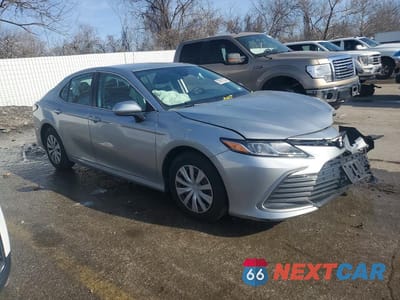 Czwarte zdjęcie samochodu z boku: 2023 TOYOTA CAMRY LE VIN:4T1C31AK9PU619947 - miniatura