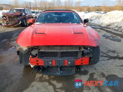 Piąte zdjęcie samochodu w środku: 2022 FORD MUSTANG VIN:1FATP8UH0N5118850 - miniatura