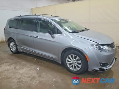 Czwarte zdjęcie samochodu z boku: 2018 CHRYSLER PACIFICA TOURING L VIN:2C4RC1BG3JR112197 - miniatura