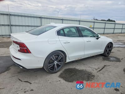 Trzecie zdjęcie samochodu z tyłu: 2022 VOLVO S60 B5 INSCRIPTION VIN:7JRL12FLXNG165397 - miniatura