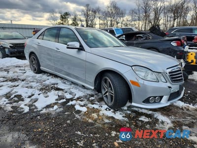 Czwarte zdjęcie samochodu z boku: 2010 MERCEDES-BENZ E 350 4MATIC VIN:WDDHF8HB2AA231828 - miniatura