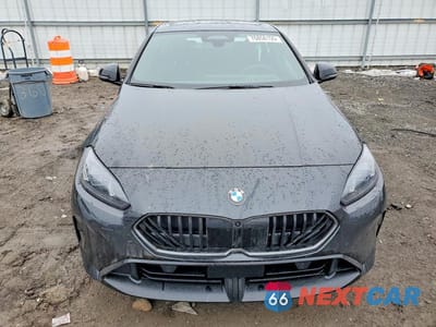 Piąte zdjęcie samochodu w środku: 2025 BMW 228XI VIN:WBA23GG08S7T74586 - miniatura