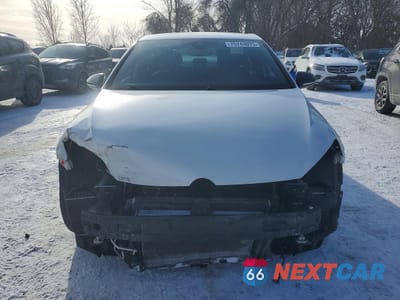 Piąte zdjęcie samochodu w środku: 2019 VOLKSWAGEN GOLF R VIN:WVWVA7AU5KW173333 - miniatura