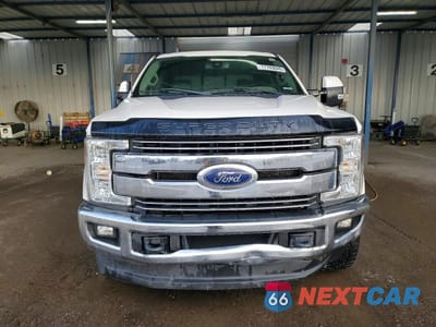 Piąte zdjęcie samochodu w środku: 2019 FORD F250 LARIAT 4WD 6.7L V8 TDSL CREW CAB VIN:1FT7W2BT3KEC88392 - miniatura