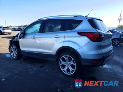 Drugie zdjęcie samochodu z przodu: 2019 FORD ESCAPE TITANIUM VIN:1FMCU0J90KUA03390 - miniatura