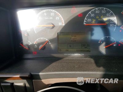 Zdjęcie 8 z 10 samochodu: 2017 VOLVO VNL SEMI TRUCK VIN:4V4N39TG4HN988025 - miniatura