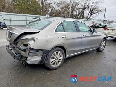 Trzecie zdjęcie samochodu z tyłu: 2019 MERCEDES-BENZ C 300 4MATIC VIN:55SWF8EB7KU299748 - miniatura
