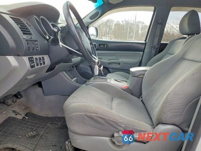 Zdjęcie 7 z 11 samochodu: 2011 TOYOTA TACOMA V6 VIN:3TMLU4EN1BM060902 - miniatura