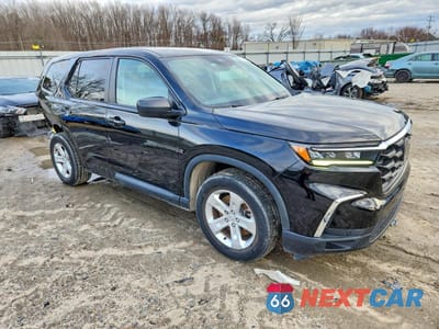 Czwarte zdjęcie samochodu z boku: 2023 HONDA PILOT LX VIN:5FNYG1H24PB024937 - miniatura