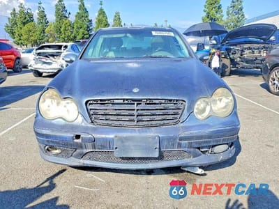 Piąte zdjęcie samochodu w środku: 2005 MERCEDES-BENZ C 230K SPORT SEDAN VIN:WDBRF40J35F609124 - miniatura